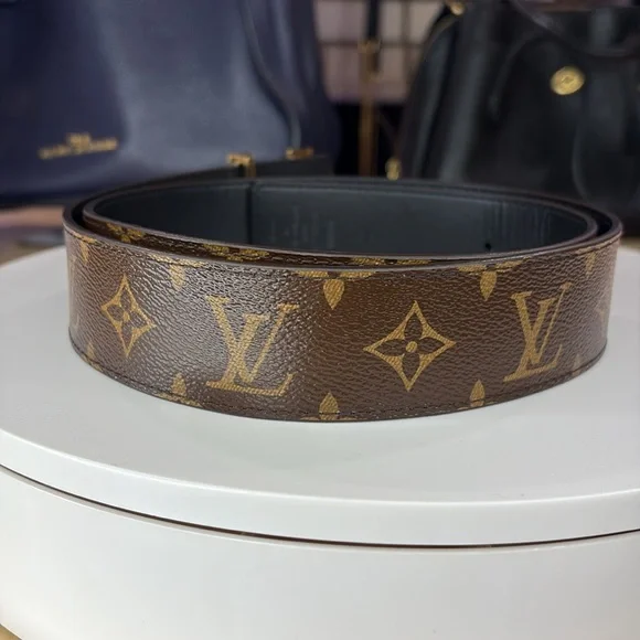 💥LOUIS VUITTON - LV Initiales 40mm Reversible Belt - 90/36 - Picture 13 of 17